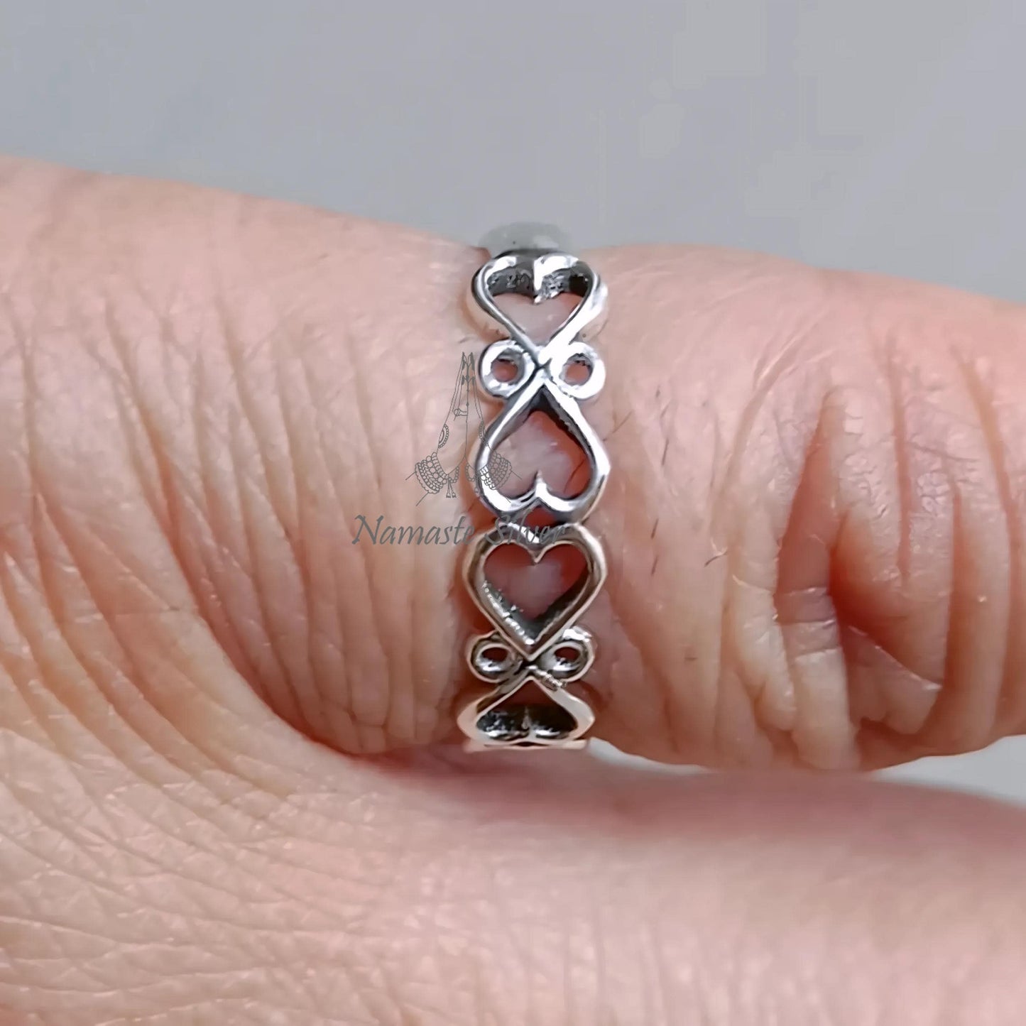 Tiny Hearts Ring, 925 Sterling Silver Heart Ring, Dainty Promise Ring Band, Dainty Connected Hearts Handmade Jewelry, Elegant Gift for Her