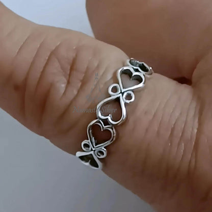 Tiny Hearts Ring, 925 Sterling Silver Heart Ring, Dainty Promise Ring Band, Dainty Connected Hearts Handmade Jewelry, Elegant Gift for Her