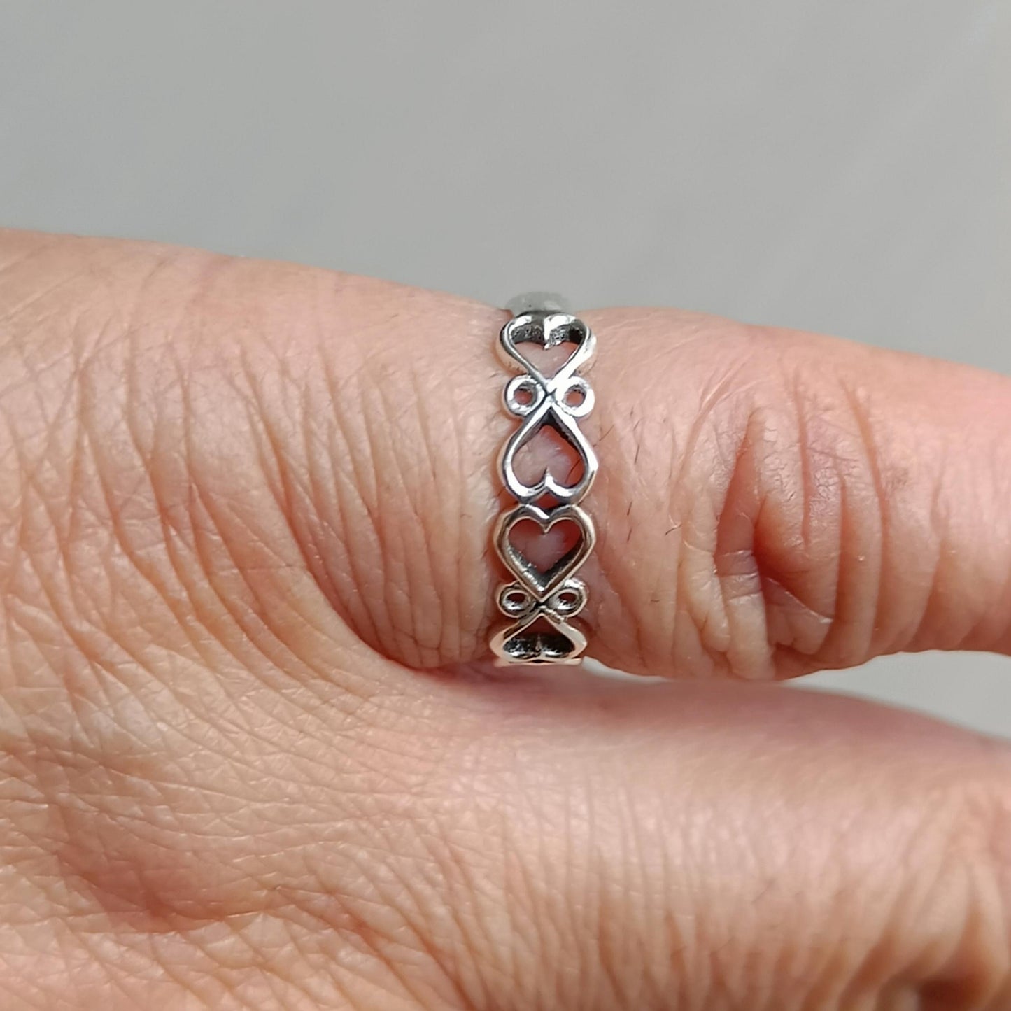 Tiny Hearts Ring, 925 Sterling Silver Heart Ring, Dainty Promise Ring Band, Dainty Connected Hearts Handmade Jewelry, Elegant Gift for Her