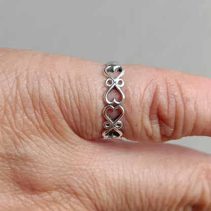 Tiny Hearts Ring, 925 Sterling Silver Heart Ring, Dainty Promise Ring Band, Dainty Connected Hearts Handmade Jewelry, Elegant Gift for Her