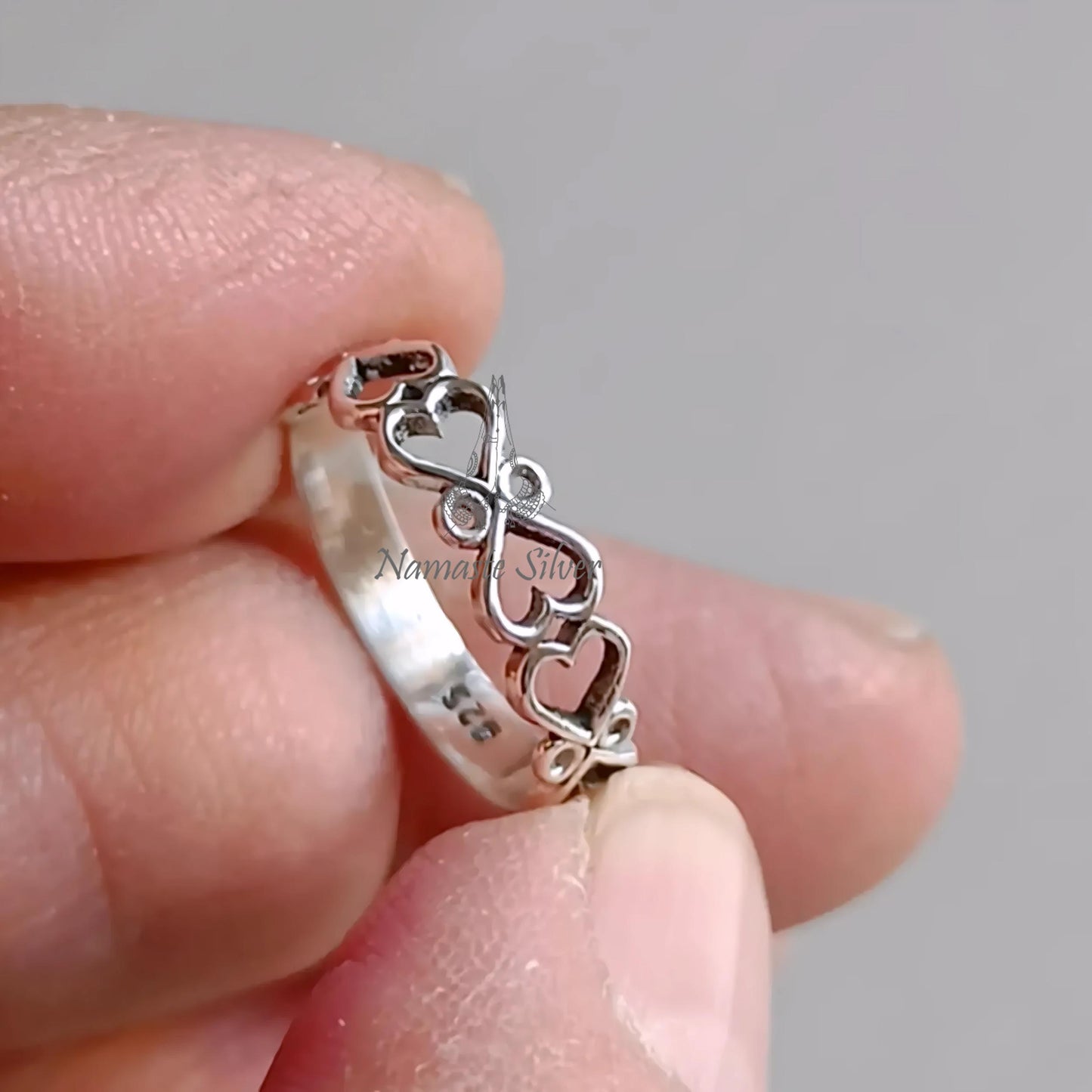 Tiny Hearts Ring, 925 Sterling Silver Heart Ring, Dainty Promise Ring Band, Dainty Connected Hearts Handmade Jewelry, Elegant Gift for Her